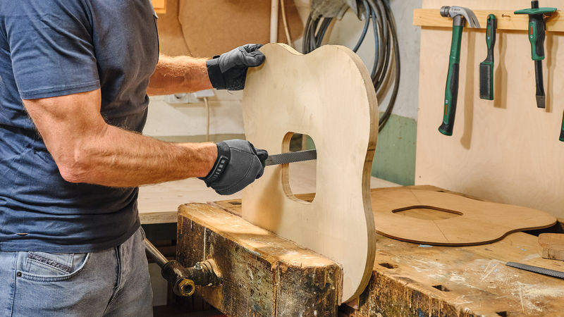 Anwendungsbild, Gitarrekonstruktion, Holzarbeit, Klemmwerkzeug, Werkstatt, Hobelwerk