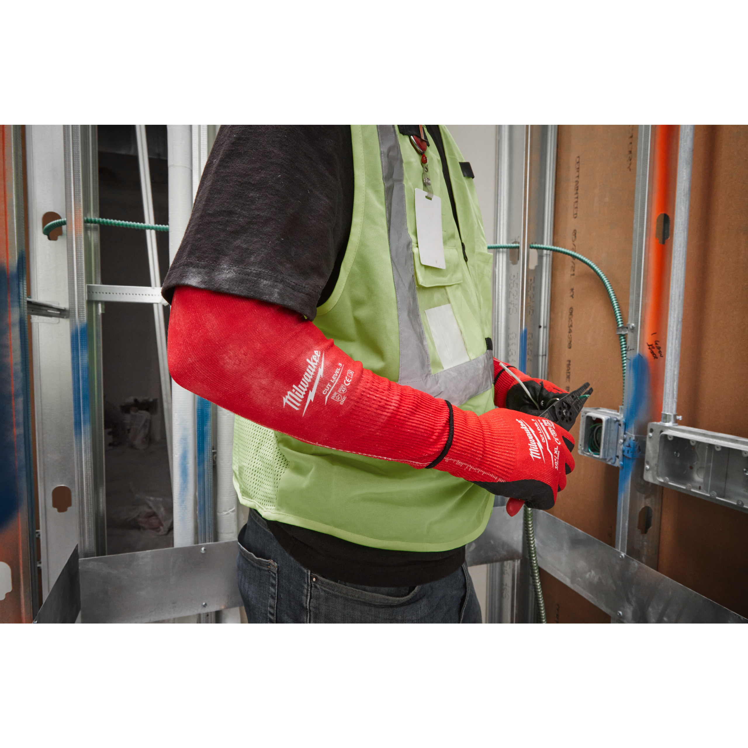 Milwaukee Arm-Schnittschutz 40 cm, rot Klasse C