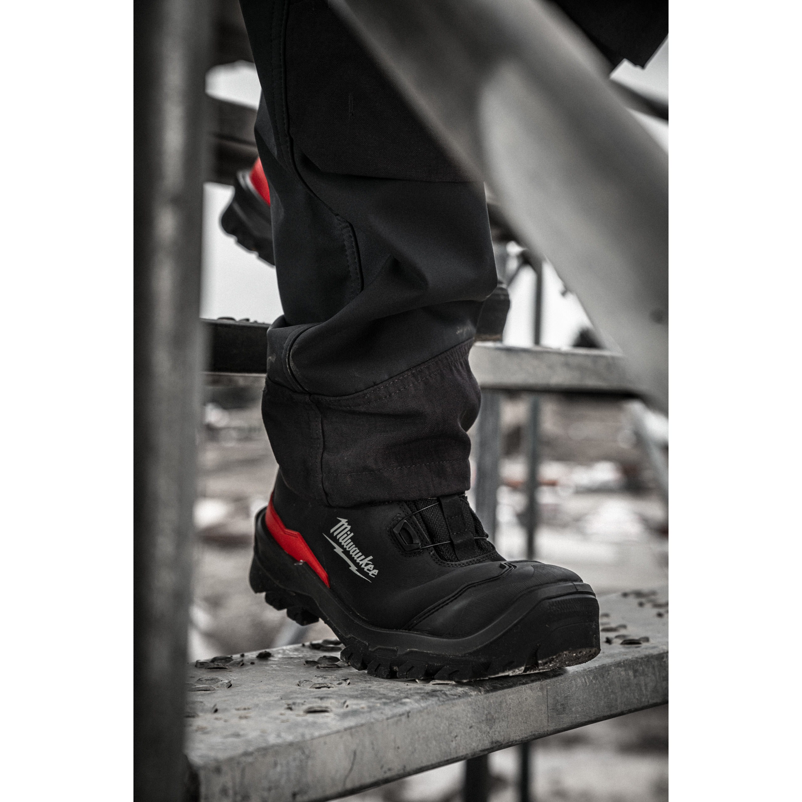 Milwaukee Sicherheits-Halbschuh BOA Größe 40 ARMOURTRED S3S weit Mikrofaser schwarz