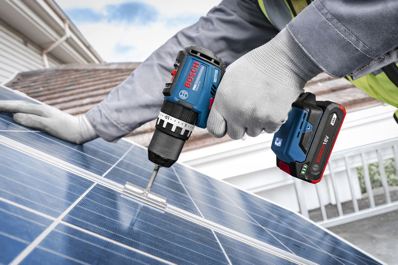 Anwendungsbild, Solarmodul, Bohrmaschine, Akkuschrauber, Batterie, Arbeitshandschuhe