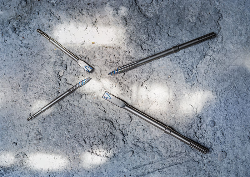 Detailbild, Küchenwerkzeug, Zange, Doppelgabel, Metallspatel, verteilte Werkzeuge