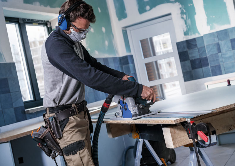 Anwendungsbild, handwerker, sternsäge?, holzplatten, baustelle, schutzbrille