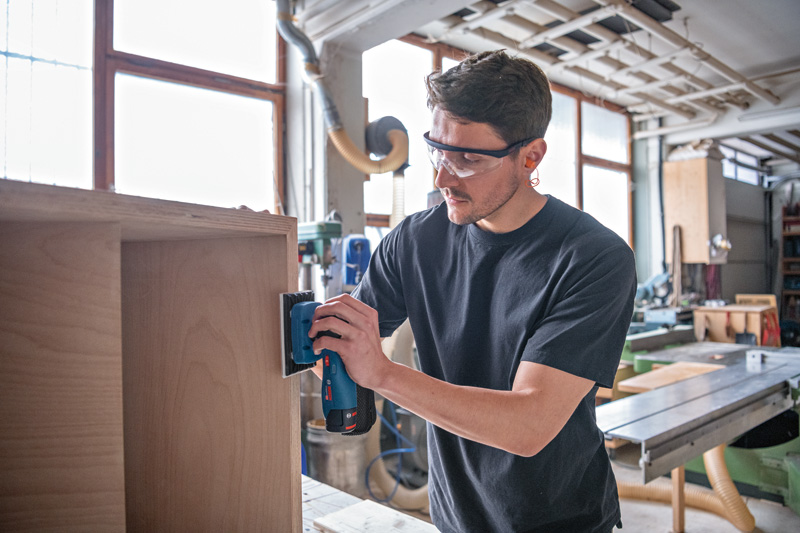 Bosch Akku-Schwingschleifer GSS 12V-13 in L-BOXX