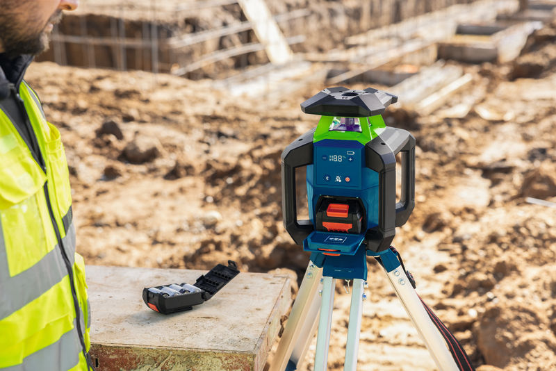 Anwendungsbild, rotatinger laser, bohrlaser, bau-laser, laserlevel, montagewerkzeug