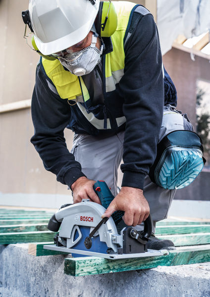 Anwendungsbild, Kreissäge, Stahlkonstruktion, Baustelle, Maschine, Arbeitshelm