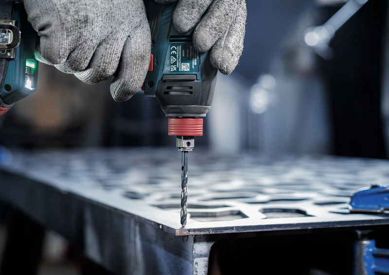 Anwendungsbild, Bohrmaschine, Schraubendreher, Metall, Werkstatt, Bohrer