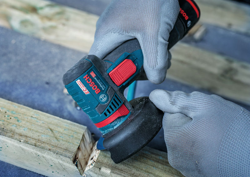 Anwendungsbild, akku-schleifer, bosch, handschuhe, holz, werkzeug