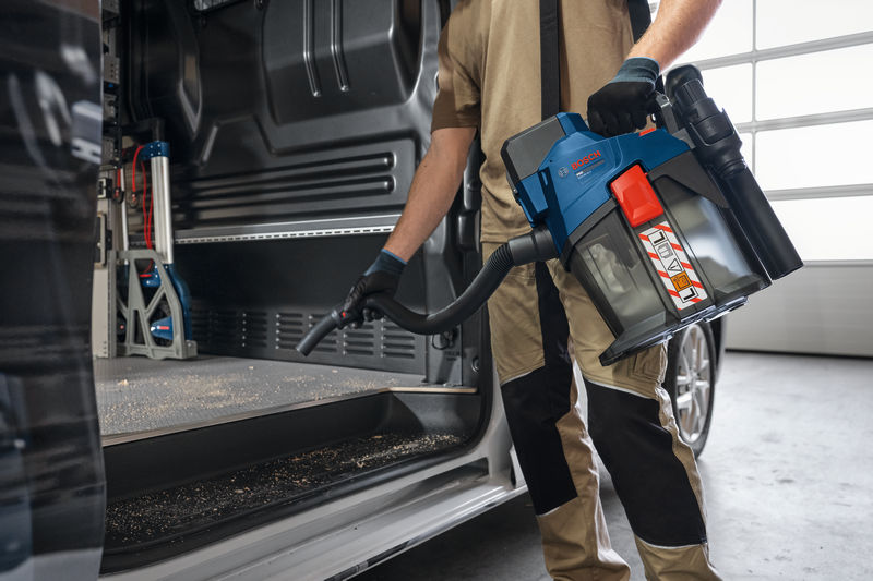 Anwendungsbild, handheld vacuum, car interior, trocken- & nasssauger, bosch, arbeitskleidung