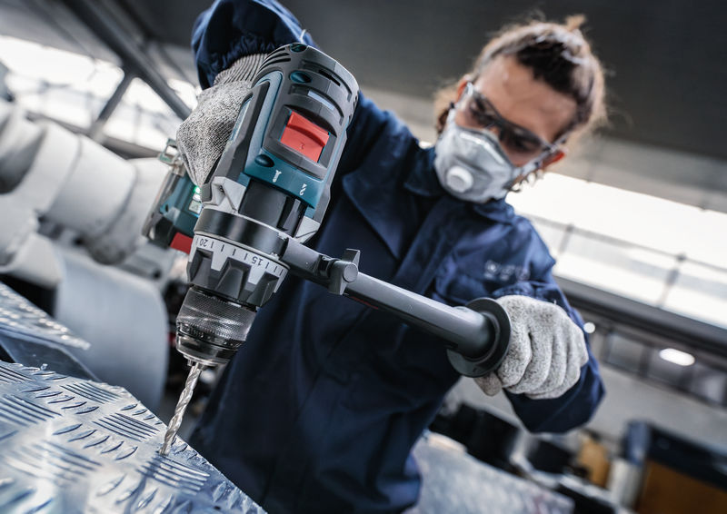 Anwendungsbild, Bohrmaschine, Schraubarbeiten, Werkzeug, Metalloberfläche, Handwerk