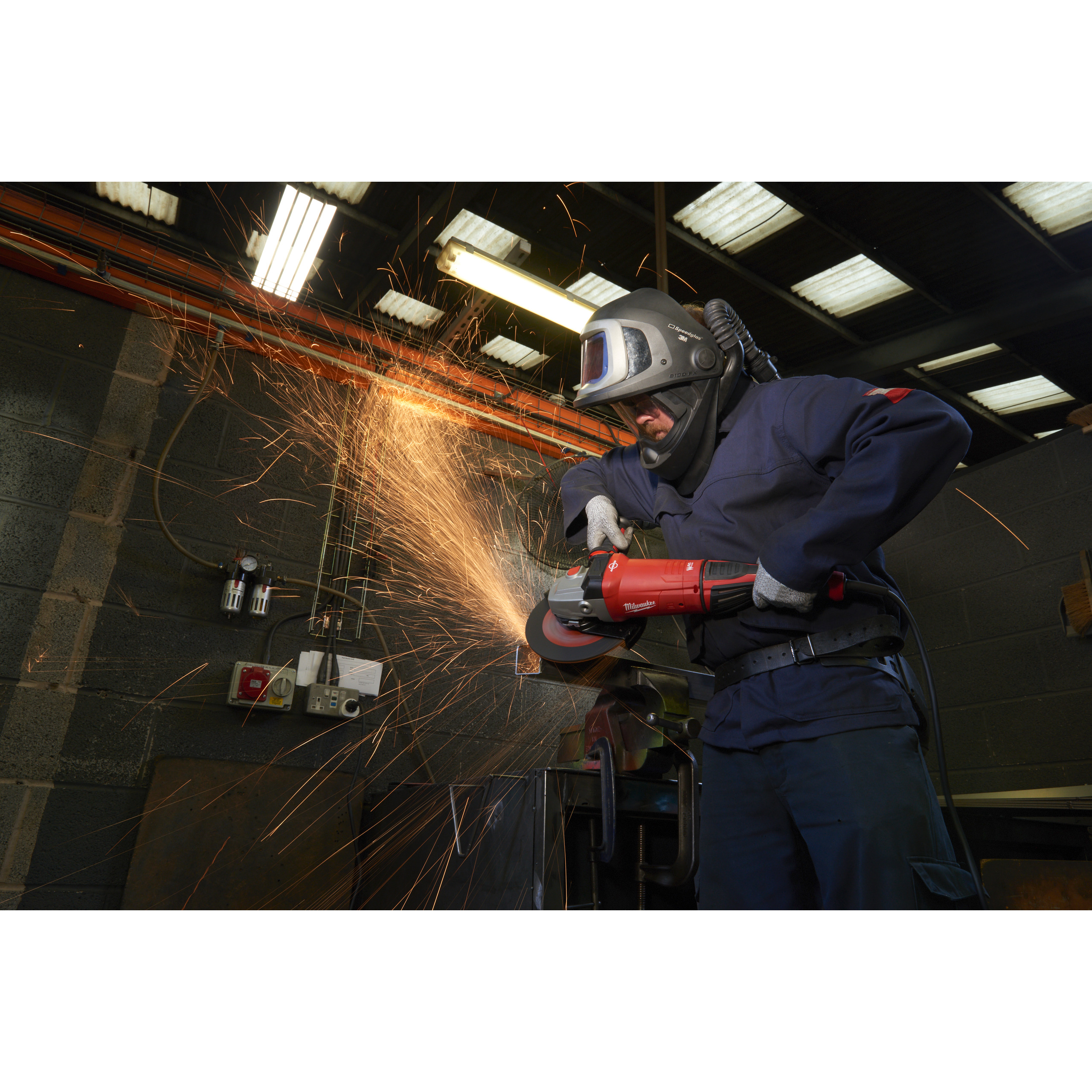 Milwaukee Winkelschleifer mit Totmannschalter AGVKB-24-230 EKX DMS