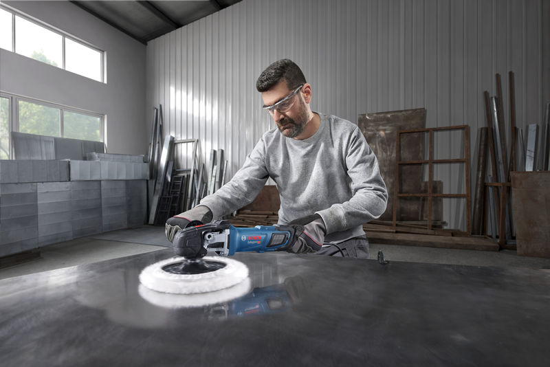 Anwendungsbild, Schleifmaschine, Exzenterschleifer, Baustelle, Metall, Handwerk