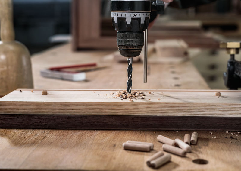 Anwendungsbild, Bohrmaschine, Bohrer, Holzarbeiten, Holzplatte, Schrauben
