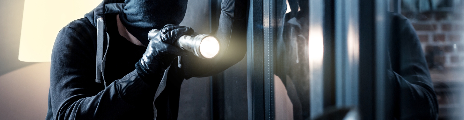 Banner_Einbruch Photographie, Beleuchtung, Lampe, Handschuh, Person